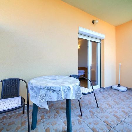 Apartments Petra Krk Town Bagian luar foto