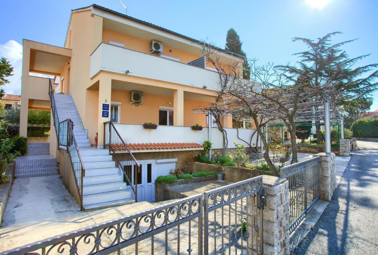 Apartments Petra Krk Town Bagian luar foto
