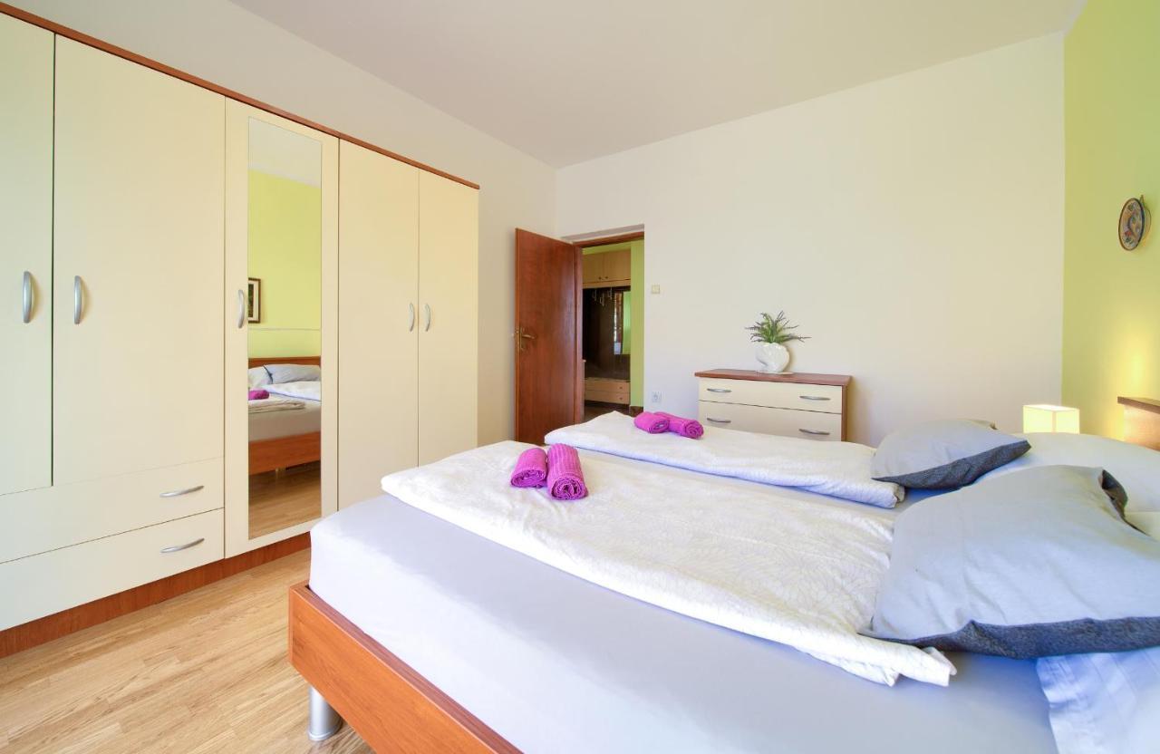 Apartments Petra Krk Town Bagian luar foto
