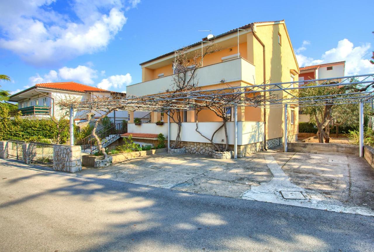 Apartments Petra Krk Town Bagian luar foto
