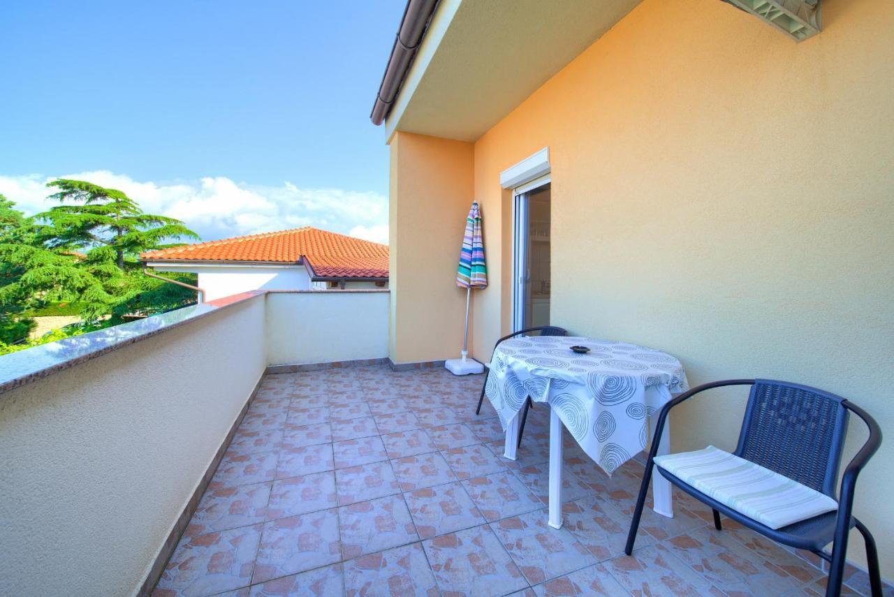 Apartments Petra Krk Town Bagian luar foto